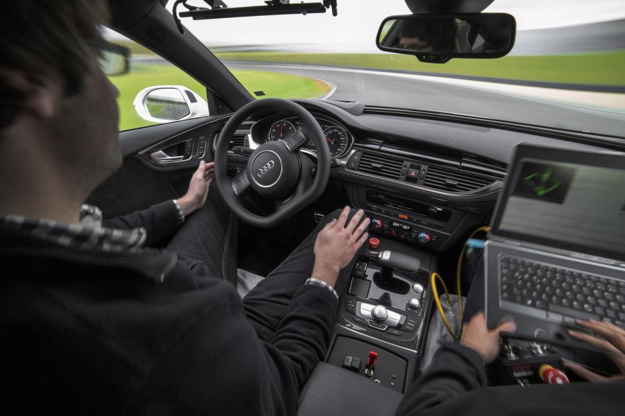 Торпедо Audi RS7 Sportback Piloted Driving Concept 2014 года  (фото 5 из 22)